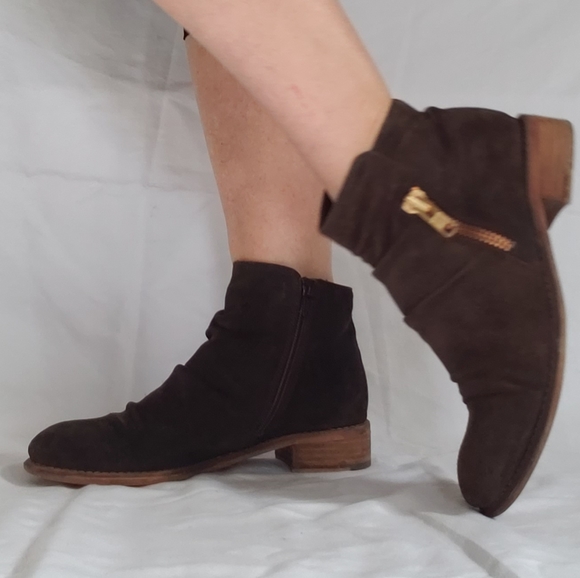 Sketchers Suede Boots fits 6.5-7 - Picture 2 of 9